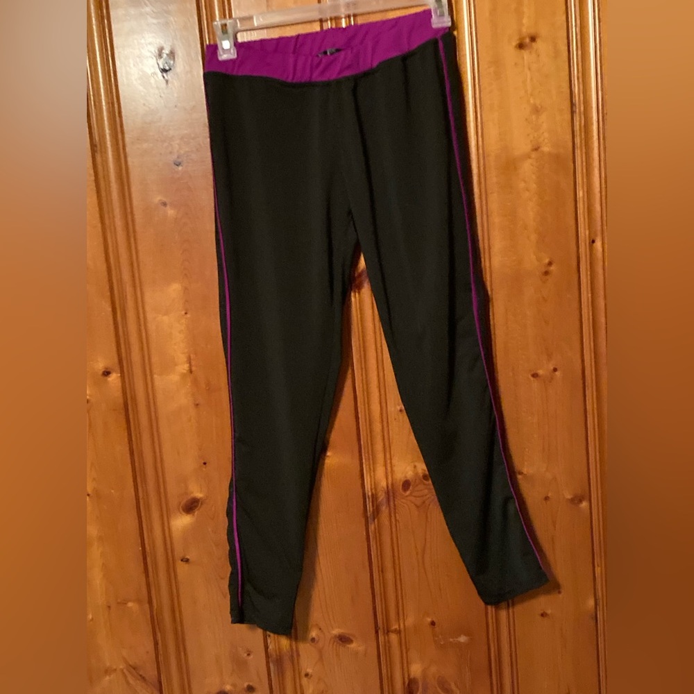 Size says X-Large but fits like a Medium Women’s Nana Fashion workout pants